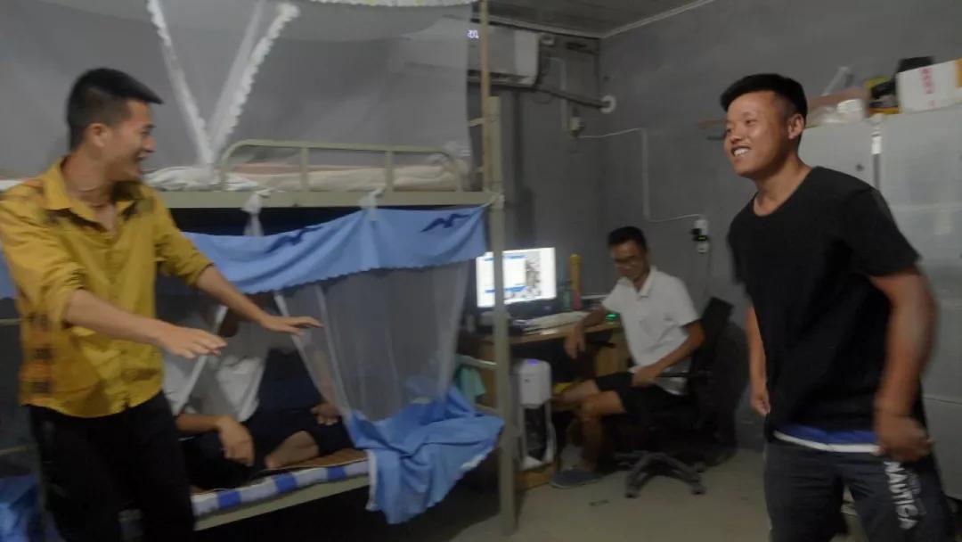 尹煜翔青蛙養(yǎng)殖團(tuán)隊(duì)