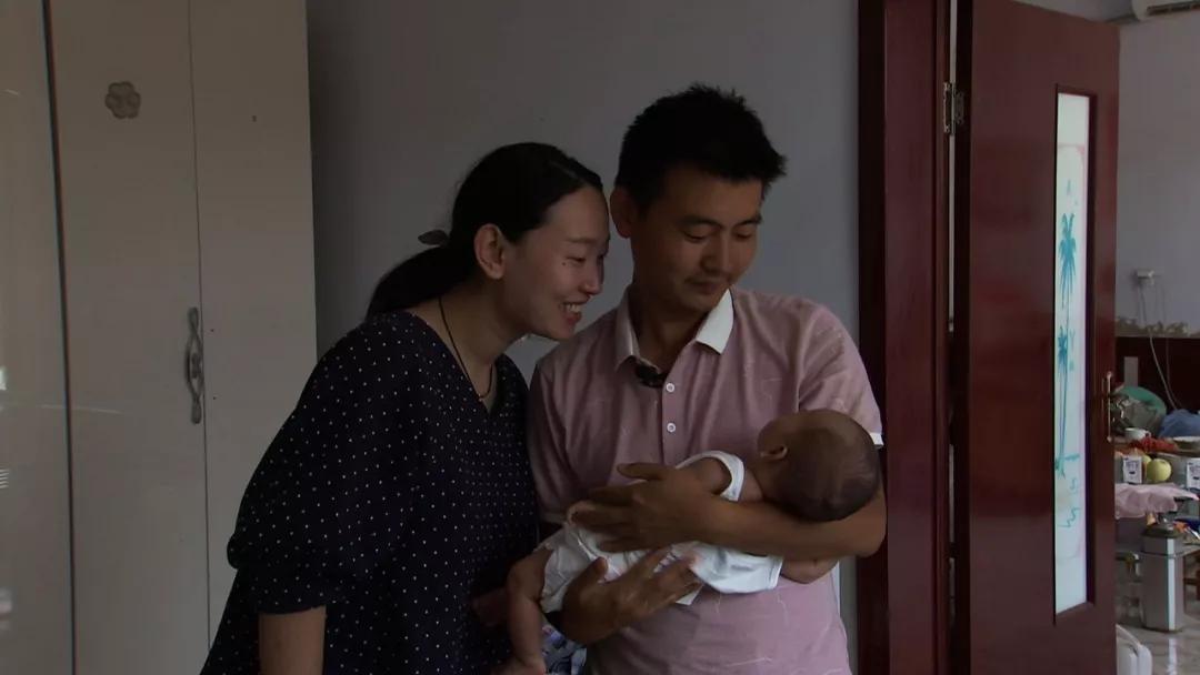 羅子攀和許夢娜幸福的一家